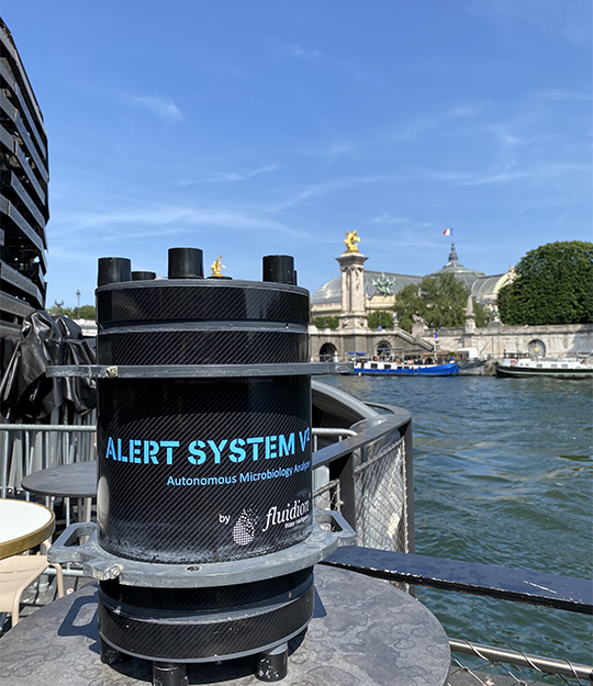 Monitoring the Seine (Paris, FR)
